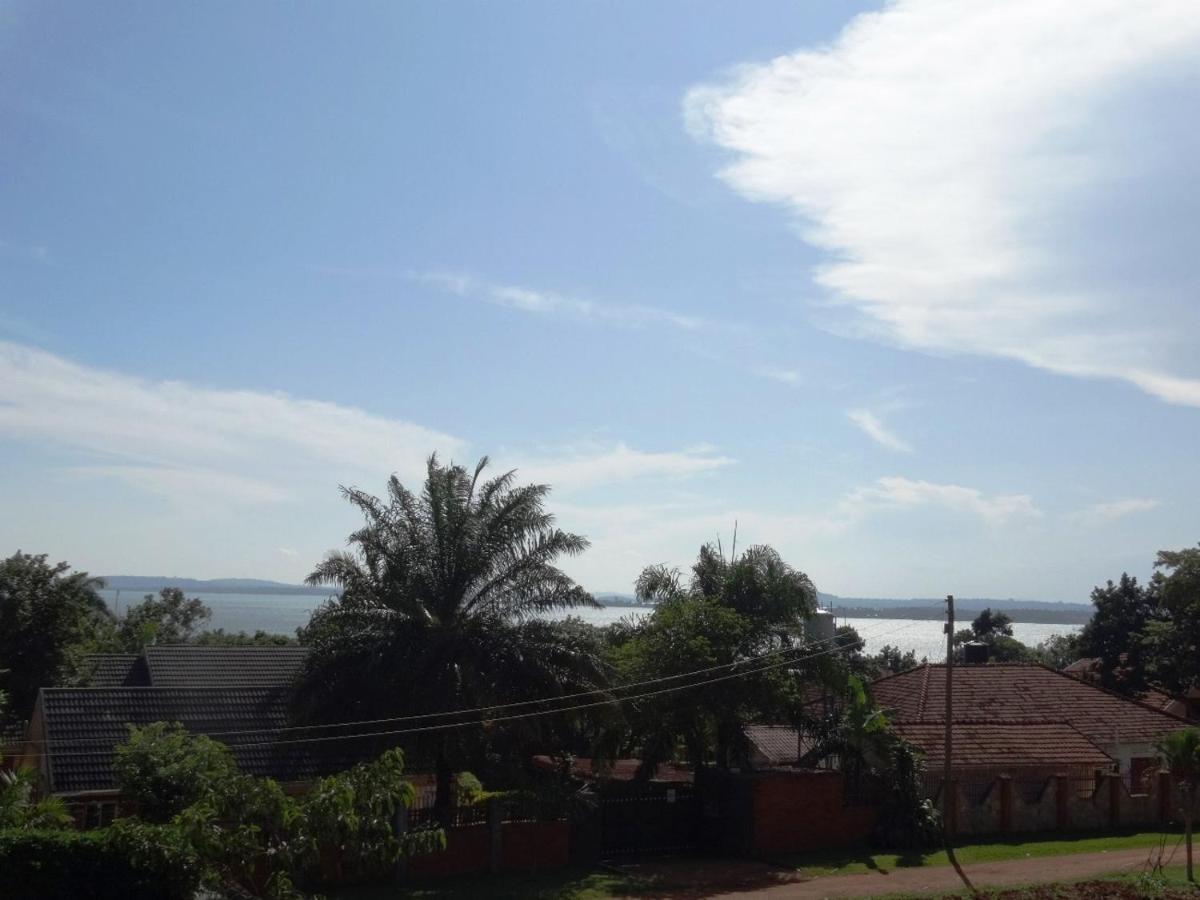 Victoria Breeze Suites, Entebbe Exteriör bild