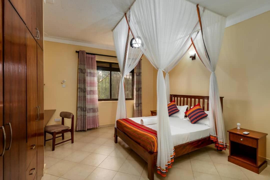 Victoria Breeze Suites, Entebbe Exteriör bild